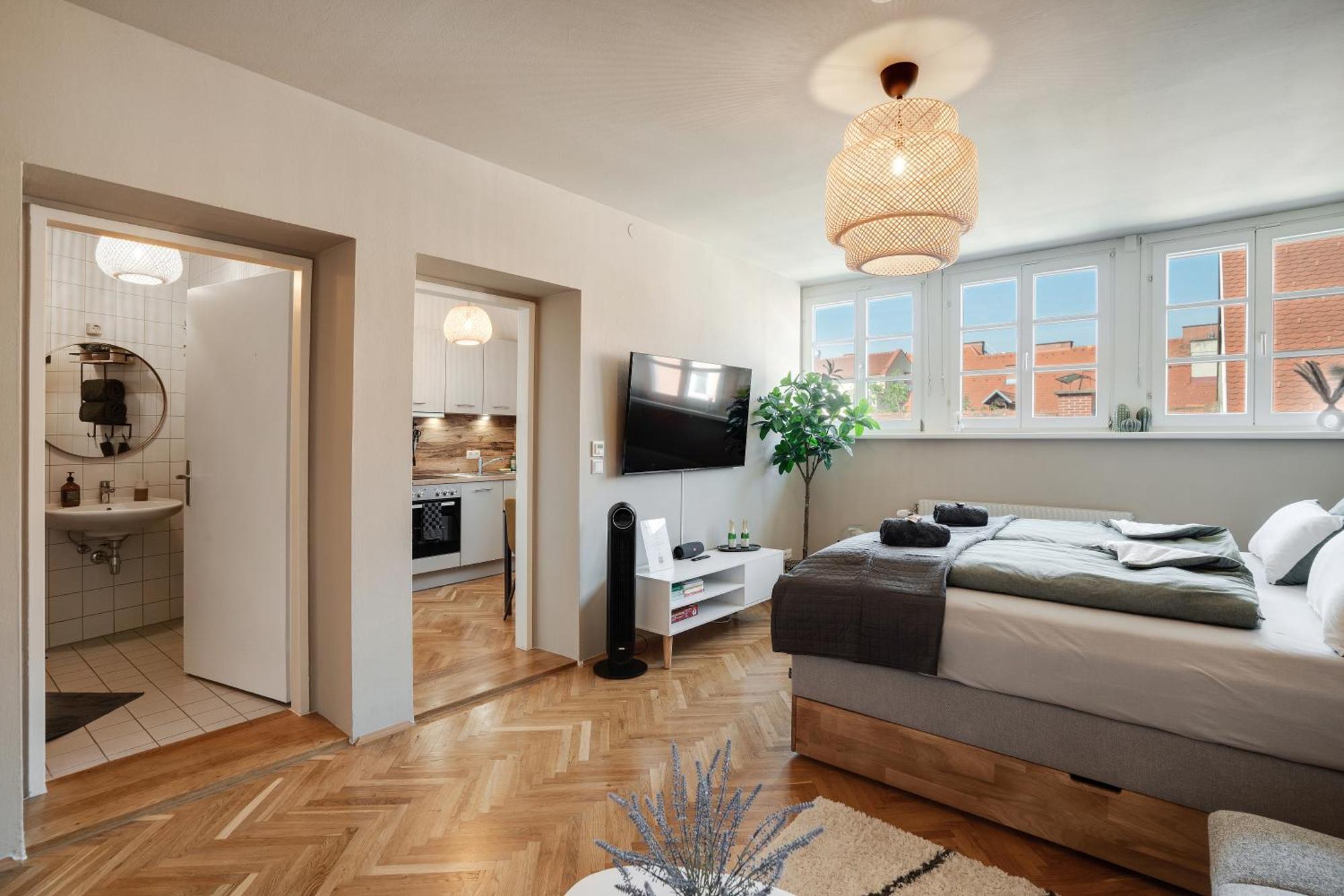 Boho Design Studio By Hero Homes - Top Lage Im Historischen Zentrum - Self-Check-In & Aircon Грац Экстерьер фото